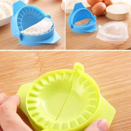 Make Dumplings Clip New Kitchen Tools DIY Jiaozi Maker Device Easy Dumpling Mould (Color: Transparent)